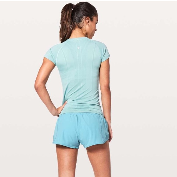 Lululemon Hotty Hot Short II *2.5” in Eton Blue Size 12 - Picture 2 of 13